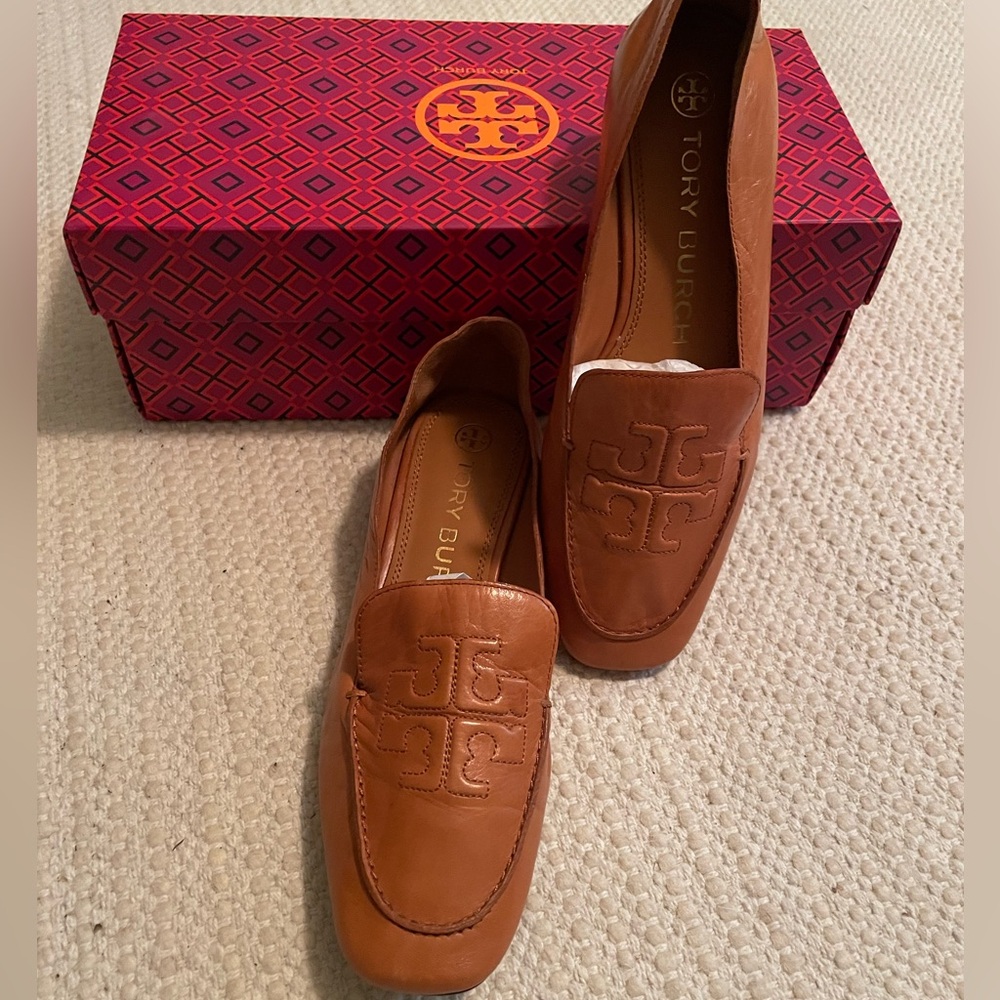 🌺Tory Burch Aged Brown Ruby Quilted Logo Loafers